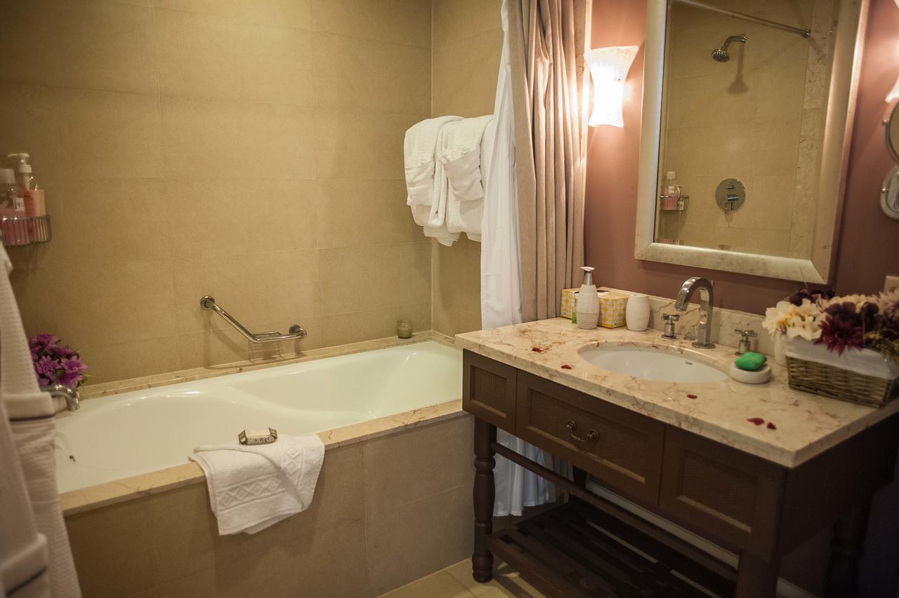 Palmyra Luxury Beach Condos Montego Bay Exterior photo